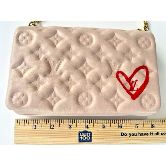 RARE Louis Vuitton Rose Coussin Pochette Heart Love Embossed Lambskin Crossbody - Picture 5 of 16